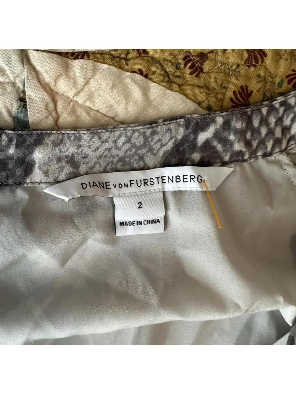 DIANE VON FURSTENBERG Sz 2 MAIKO PRINT SILK LONG SLEEVE BLOUSE IN PYTHON GREY - Picture 5 of 6
